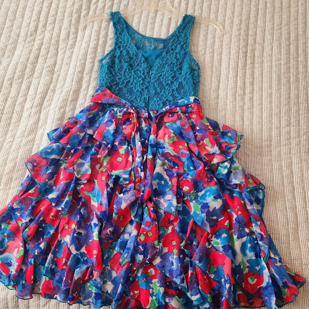 Lace Floral Ruffled Dress - Picture 2 of 3